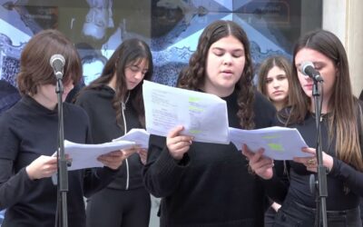 Cent estudiants llegeixen «Mariana Pineda» per a recordar el pas de García Lorca per Figueres